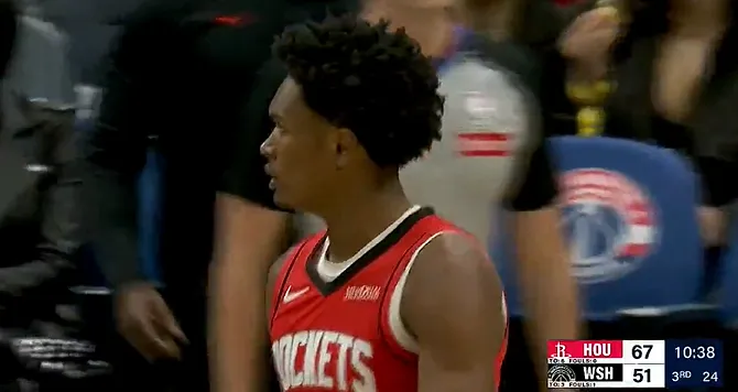 奇才下半场连续出现失误，伊森、阿门分别暴扣火箭领先16分