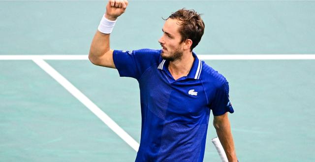 爱游戏体育-梅德维德夫四连胜兹维列夫 欲阻德约大师赛创纪录