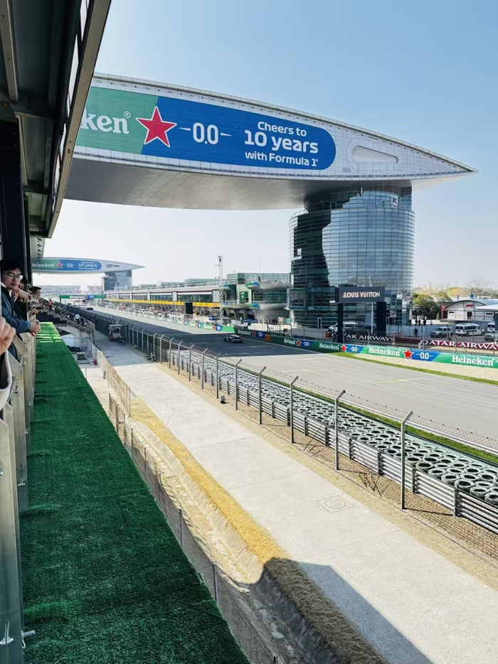 AIYOUXI-探营上赛道围场，这些精彩不容错过|F1|上海国际赛车场|F1中国大奖赛|车迷|赛事_新浪体育_新浪新闻